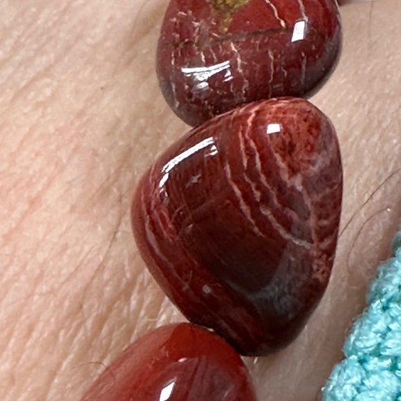 BEAUTIFUL DEEP RED JASPER COABOCHONS WITH WHITE MARBLING IN STONES BRACELET OS - Picture 4 of 5
